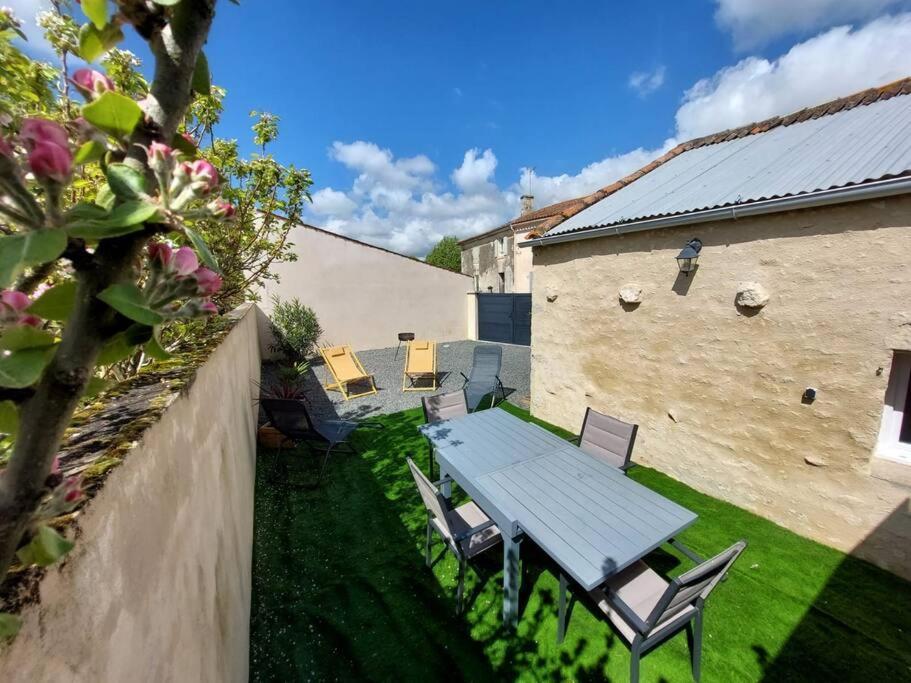 La Maisonnette Du Marais Fontaines  Exterior foto